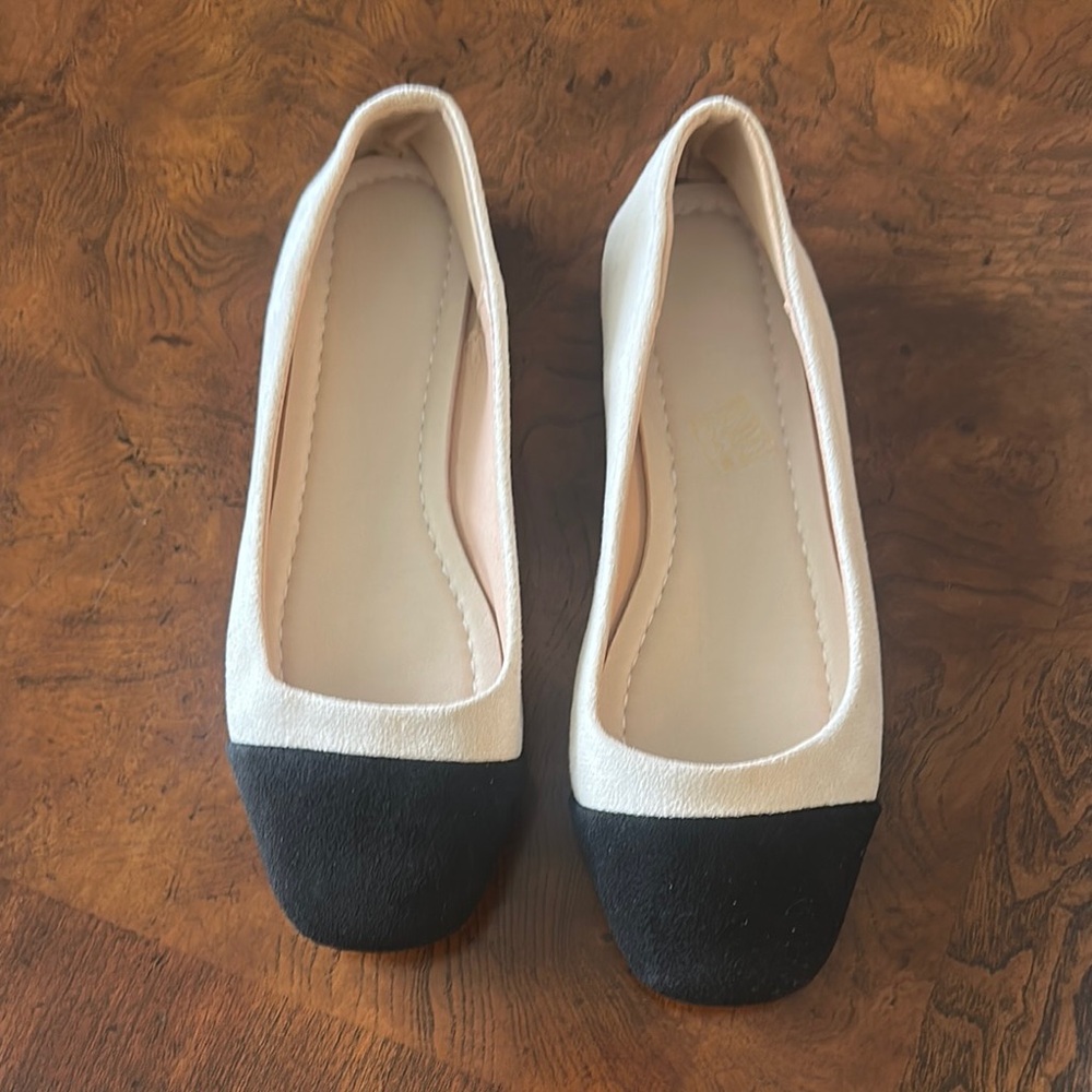 Elegant Black and Cream Women's Flats